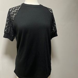 Black laces sleeve top